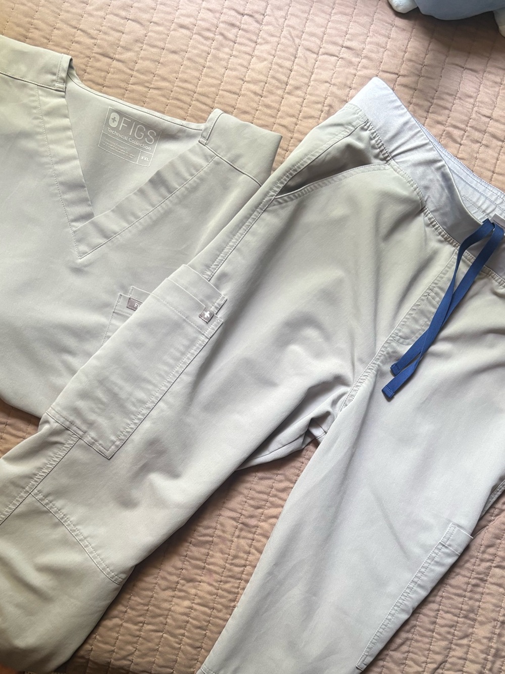 Men’s Cement gray FIGS scrub set Leon/Axim